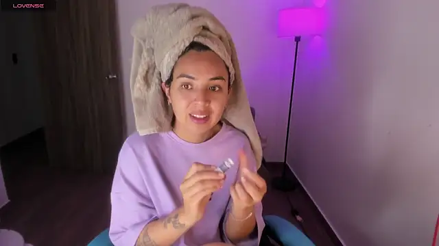 Miss Nicole online show from December 17, 2025, 7:20 pm