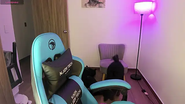 Miss Nicole online show from March 13, 2026, 8:37 pm