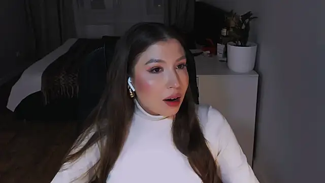 Eva Chris online show from October 10, 2025, 5:12 pm