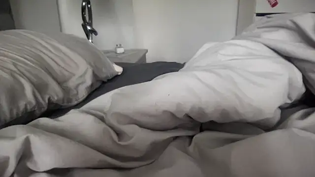 Bustyblondebabe32 online show from March 27, 2026, 7:36 am