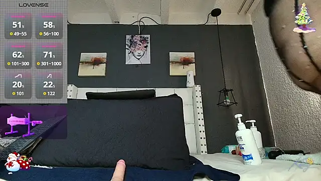 hazel milf online show from December 17, 2025, 12:33 pm