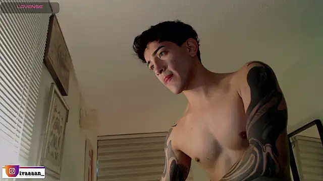 ivaaaan  online show from April 15, 2026, 8:53 pm