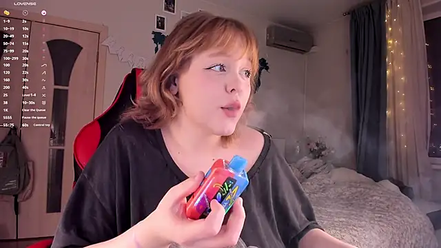 LisaLaas online show from December 5, 2024, 8:00 pm