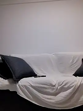 luizamello1234 online show from April 7, 2026, 10:53 pm