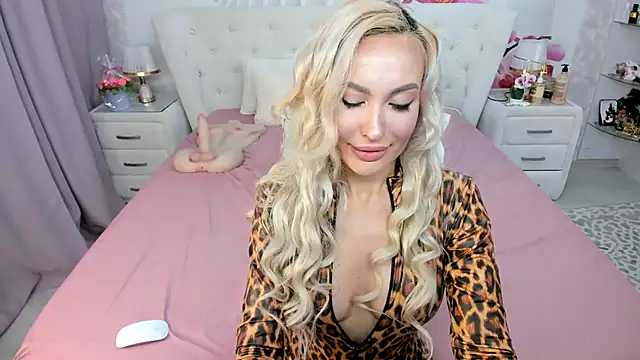 HottieSweetBritney online show from April 17, 2026, 8:45 pm