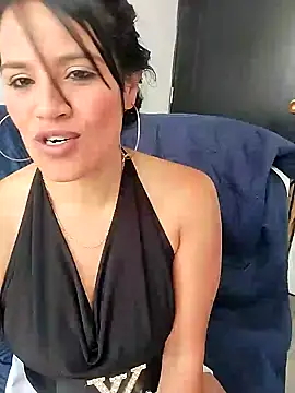 zhayra rose online show from December 14, 2024, 4:20 pm