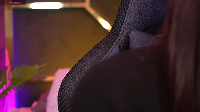 LittleeCutee online show from October 25, 2025, 7:27 am