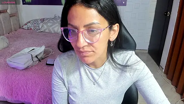 alma blue online show from April 16, 2026, 10:12 pm