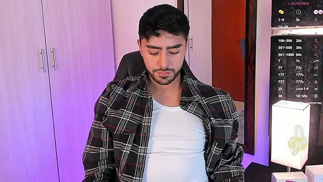 Snapshot of ItsMeEros chatting on December 3, 2024, 7:44 pm ItsMeEros online show from December 3, 2024, 7:44 pm