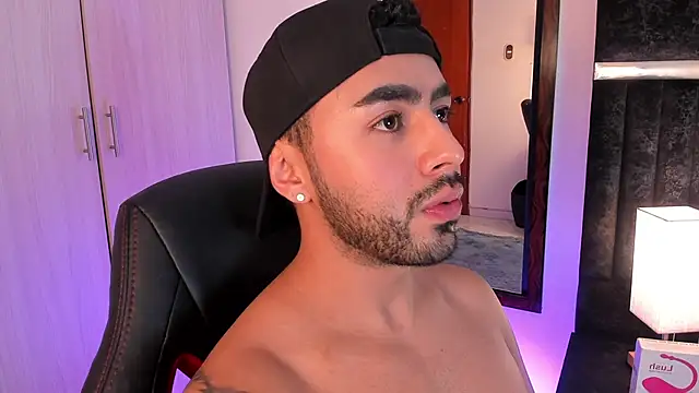 Snapshot of ItsMeEros chatting on December 6, 2024, 12:45 am ItsMeEros online show from December 6, 2024, 12:45 am