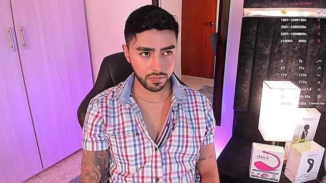 Snapshot of ItsMeEros chatting on January 5, 2025, 9:36 pm ItsMeEros online show from January 5, 2025, 9:36 pm