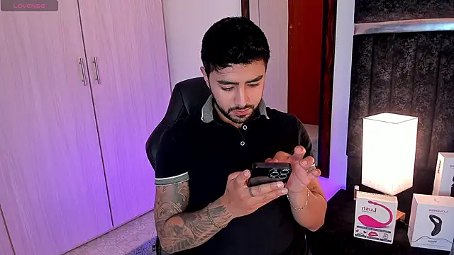 Snapshot of ItsMeEros chatting on January 28, 2025, 8:47 pm ItsMeEros online show from January 28, 2025, 8:47 pm