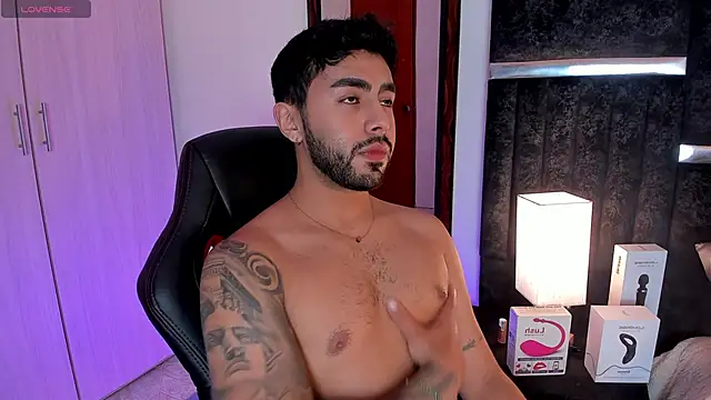 Snapshot of ItsMeEros chatting on January 28, 2025, 11:50 pm ItsMeEros online show from January 28, 2025, 11:50 pm