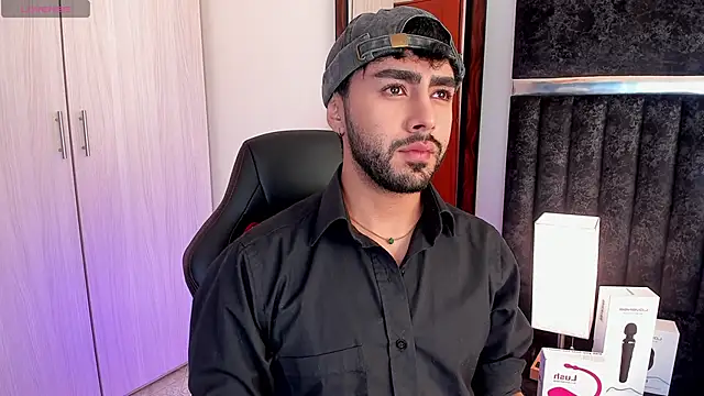 Snapshot of ItsMeEros chatting on January 29, 2025, 9:39 pm ItsMeEros online show from January 29, 2025, 9:39 pm