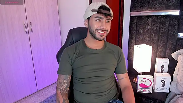 Snapshot of ItsMeEros chatting on February 4, 2025, 9:10 pm ItsMeEros online show from February 4, 2025, 9:10 pm