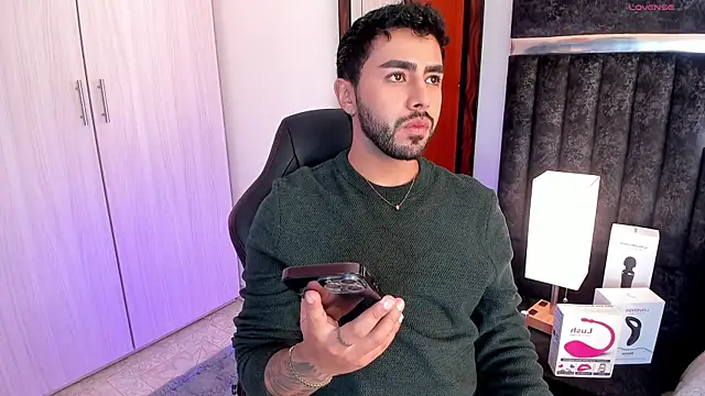 Snapshot of ItsMeEros chatting on February 7, 2025, 9:48 pm ItsMeEros online show from February 7, 2025, 9:48 pm