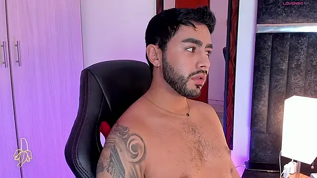 Snapshot of ItsMeEros chatting on February 9, 2025, 11:04 pm ItsMeEros online show from February 9, 2025, 11:04 pm