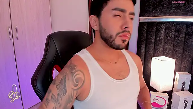 Snapshot of ItsMeEros chatting on February 10, 2025, 9:47 pm ItsMeEros online show from February 10, 2025, 9:47 pm