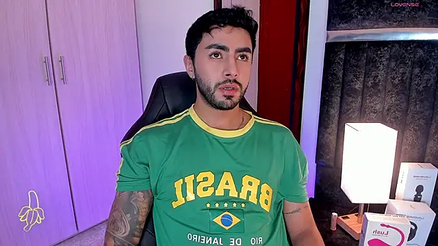 Snapshot of ItsMeEros chatting on February 17, 2025, 9:52 pm ItsMeEros online show from February 17, 2025, 9:52 pm