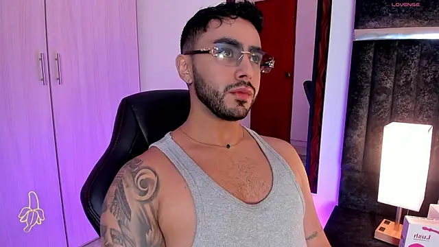 Snapshot of ItsMeEros chatting on March 5, 2025, 10:43 pm ItsMeEros online show from March 5, 2025, 10:43 pm