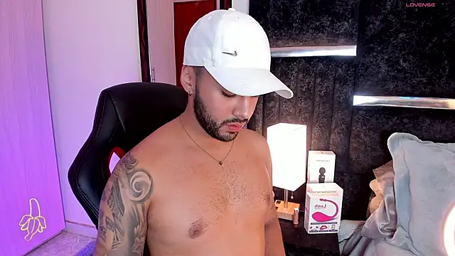 Snapshot of ItsMeEros chatting on March 8, 2025, 1:28 am ItsMeEros online show from March 8, 2025, 1:28 am