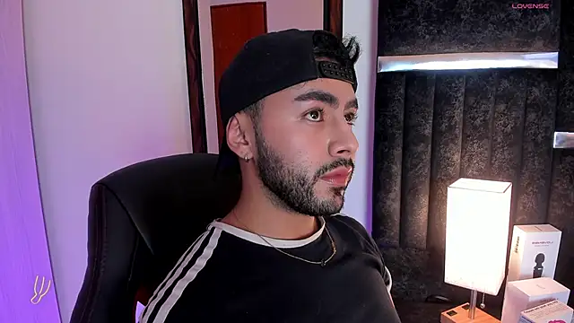 Snapshot of ItsMeEros chatting on March 9, 2025, 2:07 am ItsMeEros online show from March 9, 2025, 2:07 am