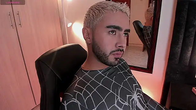 Snapshot of ItsMeEros chatting on September 14, 2025, 9:47 pm ItsMeEros online show from September 14, 2025, 9:47 pm