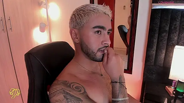 Snapshot of ItsMeEros chatting on September 17, 2025, 10:44 pm ItsMeEros online show from September 17, 2025, 10:44 pm