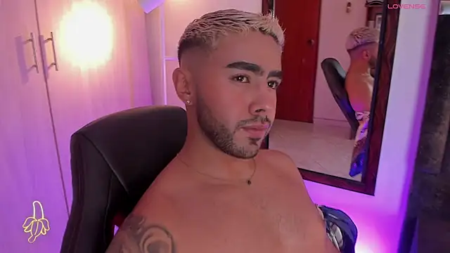 Snapshot of ItsMeEros chatting on September 25, 2025, 11:08 pm ItsMeEros online show from September 25, 2025, 11:08 pm