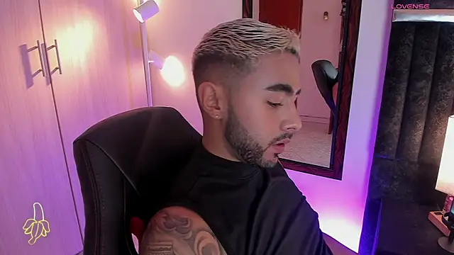 Snapshot of ItsMeEros chatting on September 29, 2025, 10:47 pm ItsMeEros online show from September 29, 2025, 10:47 pm