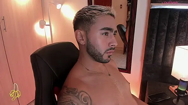 Snapshot of ItsMeEros chatting on October 4, 2025, 11:58 pm ItsMeEros online show from October 4, 2025, 11:58 pm