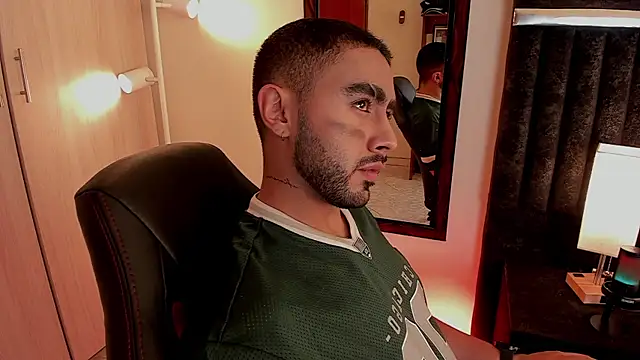 Snapshot of ItsMeEros chatting on October 26, 2025, 9:10 pm ItsMeEros online show from October 26, 2025, 9:10 pm