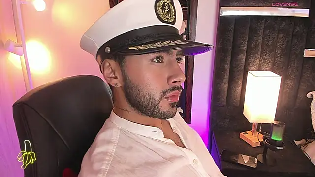 Snapshot of ItsMeEros chatting on November 26, 2025, 10:33 pm ItsMeEros online show from November 26, 2025, 10:33 pm