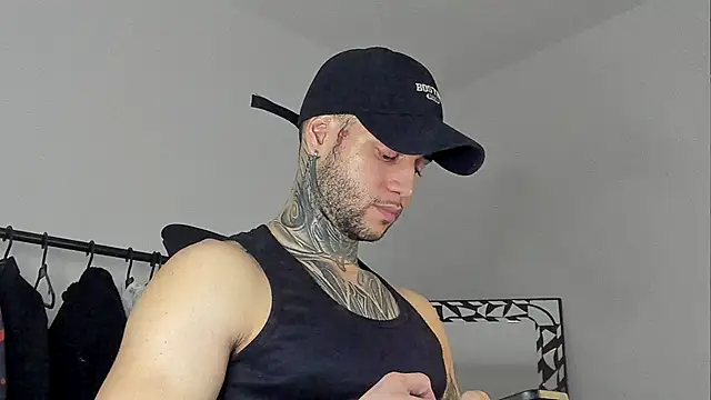  jamesleandros1 online show from October 24, 2025, 3:36 am