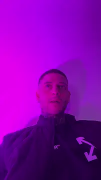  jamesleandros1 online show from January 11, 2026, 3:44 am