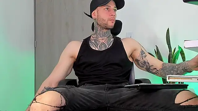  jamesleandros1 online show from February 15, 2026, 6:26 pm