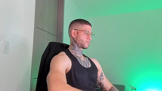  jamesleandros1 online show from March 28, 2026, 4:12 am