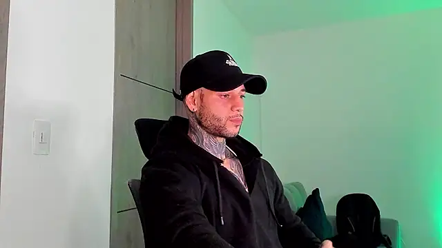  jamesleandros1 online show from April 1, 2026, 2:12 am