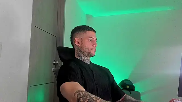  jamesleandros1 online show from June 1, 2026, 3:52 am