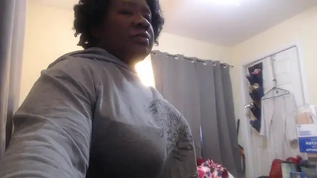 sluttyFetesa online show from February 4, 2026, 9:20 pm