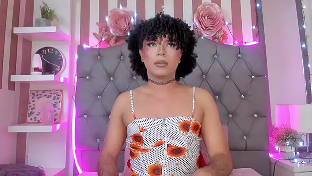 Snapshot of Star-Fire chatting on December 19, 2025, 9:33 pm Star-Fire online show from December 19, 2025, 9:33 pm