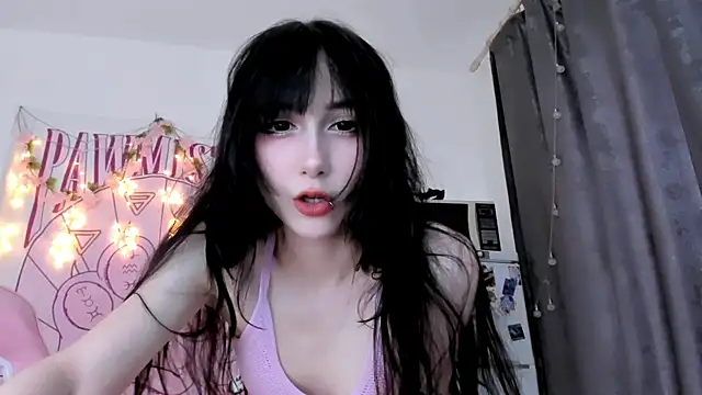 Snapshot of Holy420lolii chatting on May 26, 2026, 4:47 pm Holy420lolii online show from May 26, 2026, 4:47 pm
