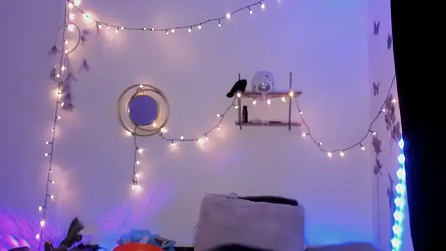 Eva Lee  online show from March 11, 2025, 7:48 am