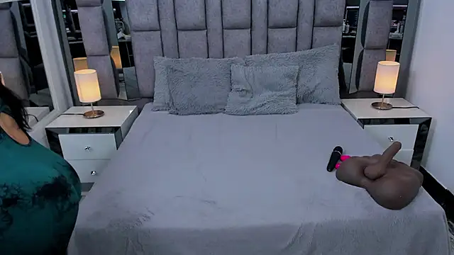 EMMAHILL1 online show from December 1, 2025, 11:15 am