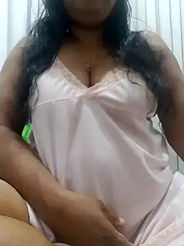 Snapshot of chubby_wife chatting on December 6, 2024, 5:44 pm chubby wife online show from December 6, 2024, 5:44 pm