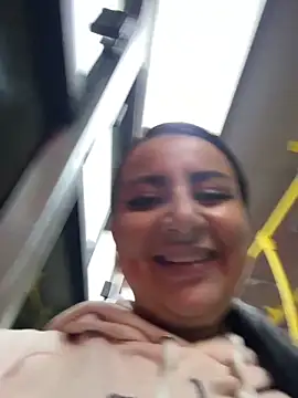 Abril Luv online show from February 11, 2026, 1:21 am