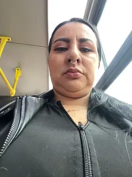 Abril Luv online show from May 21, 2026, 12:01 pm