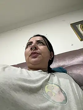 Abril Luv online show from June 2, 2026, 1:18 am