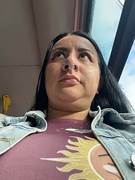 Snapshot of Abril_Luv chatting on June 17, 2026, 12:18 pm Abril Luv online show from June 17, 2026, 12:18 pm