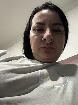 Snapshot of Abril_Luv chatting on July 2, 2026, 1:16 am Abril Luv online show from July 2, 2026, 1:16 am